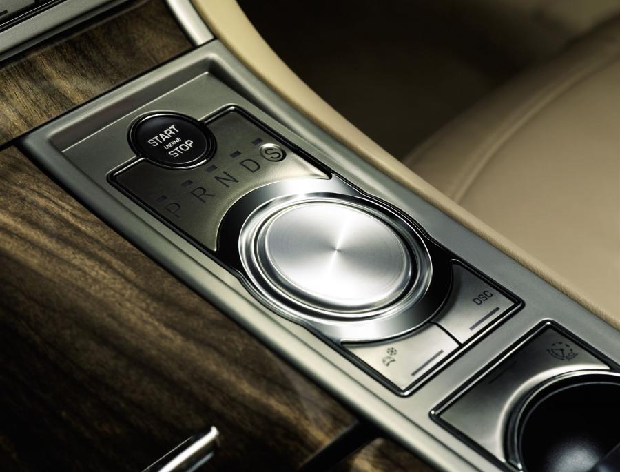  Jaguar XF 2008 года  (фото 38 из 175)